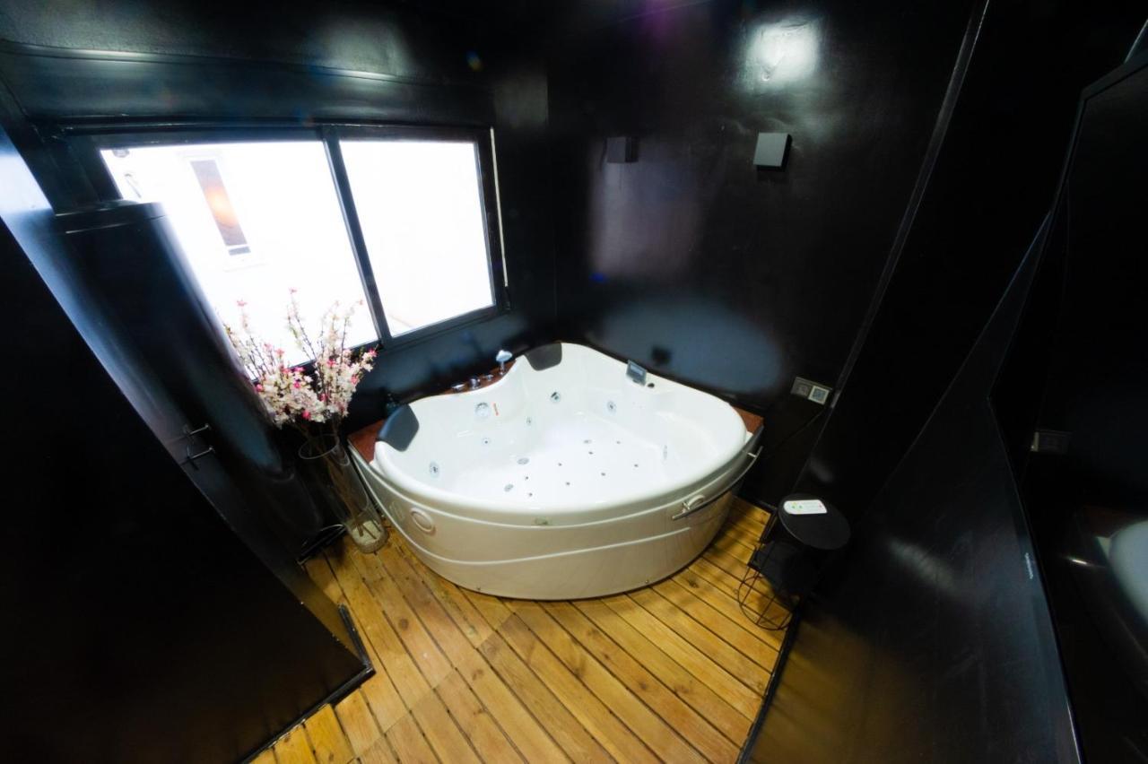 Modern Haven For Urban Explorers By Rems Málaga Buitenkant foto